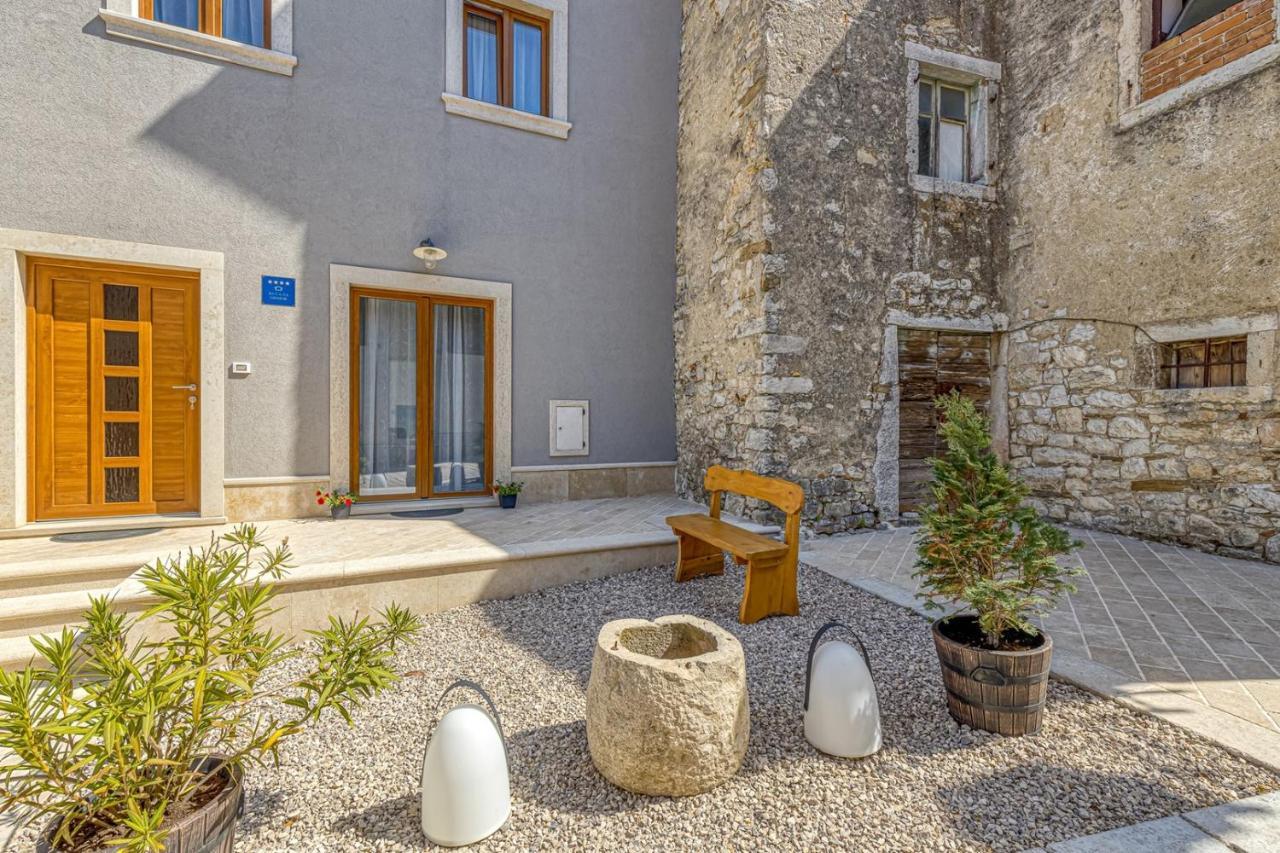 Holiday House Lidia I Rina Pićan エクステリア 写真