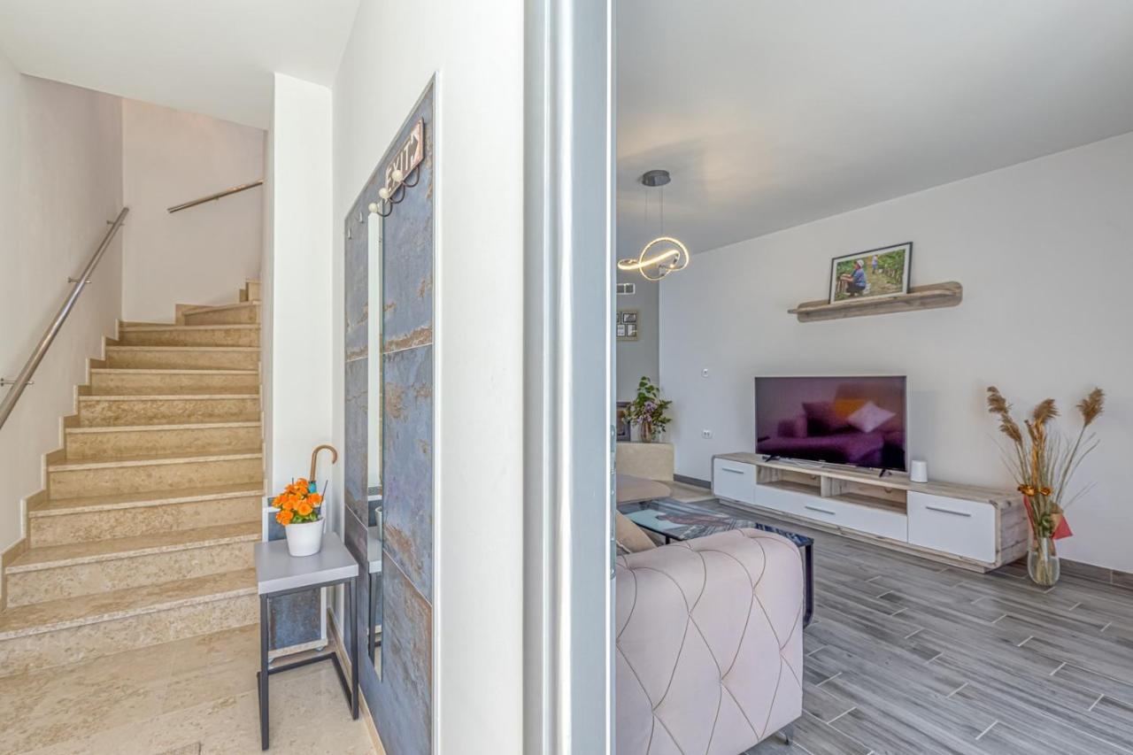 Holiday House Lidia I Rina Pićan エクステリア 写真