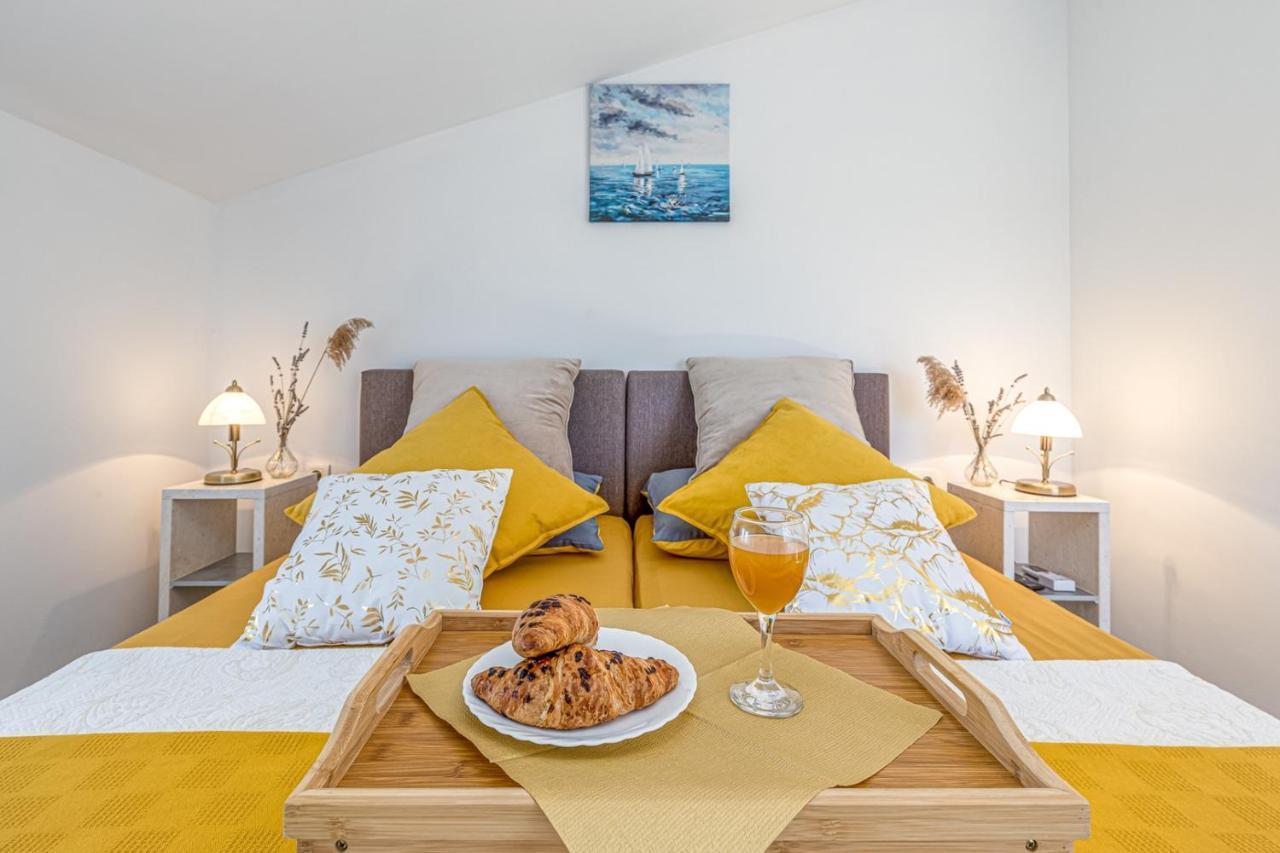 Holiday House Lidia I Rina Pićan エクステリア 写真